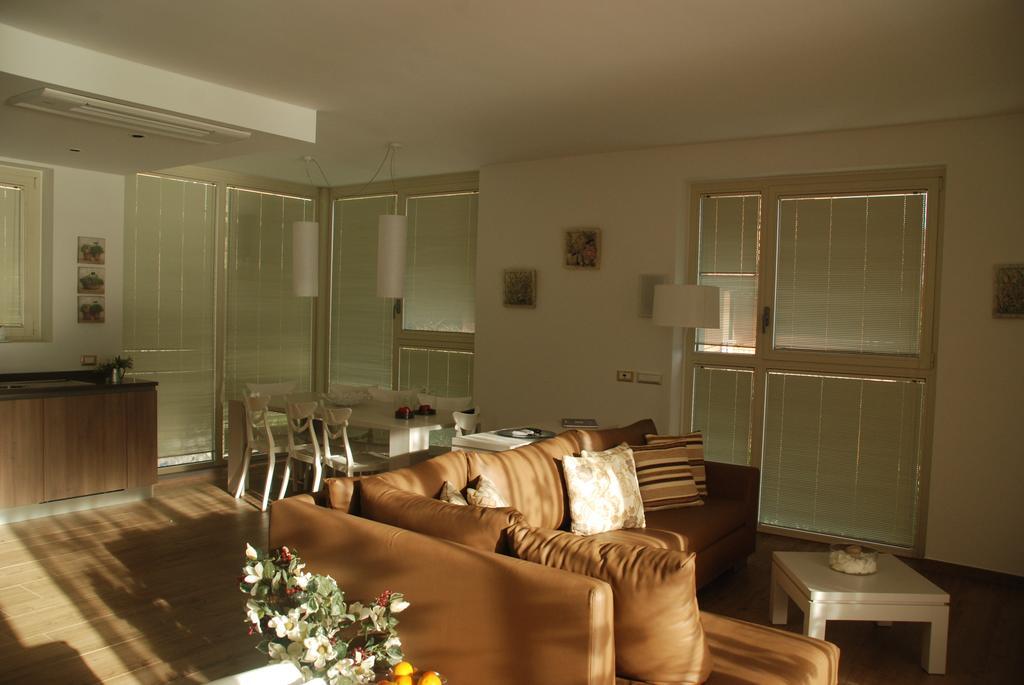 Residenza Simona Apartment Mezzegra Bilik gambar