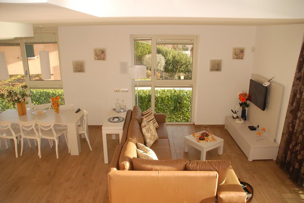 Residenza Simona Apartment Mezzegra Bilik gambar
