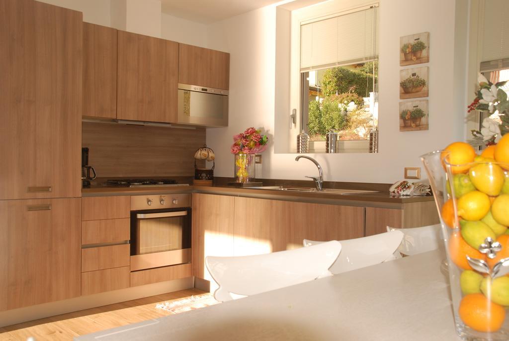 Residenza Simona Apartment Mezzegra Bilik gambar