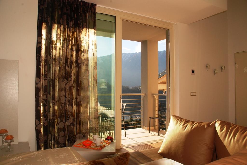 Residenza Simona Apartment Mezzegra Bilik gambar